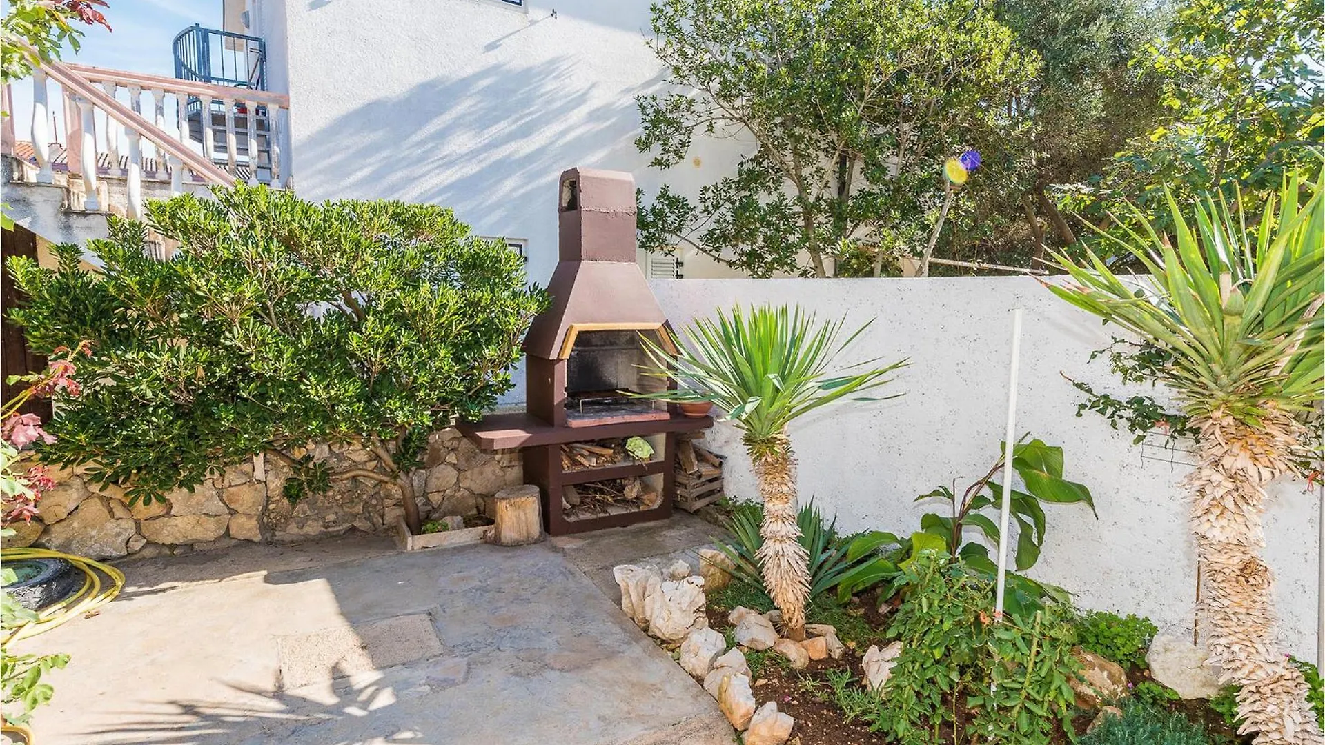 2 Bedroom Gorgeous Apartment In ויר